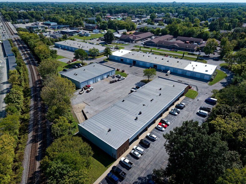 More Photos Of 8003 Vinecrest Ave, Louisville Light Manufacturing For Lease