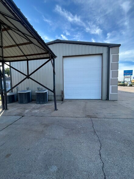 More Photos Of 331 Highway 146 S, La Porte Warehouse For Lease