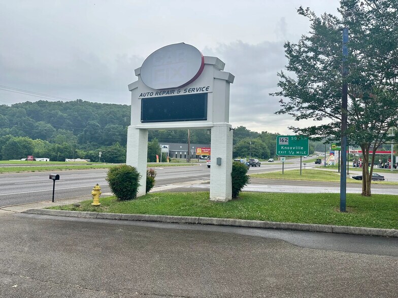 More Photos Of 9009 Oak Ridge Hwy, Knoxville Auto Repair For Lease