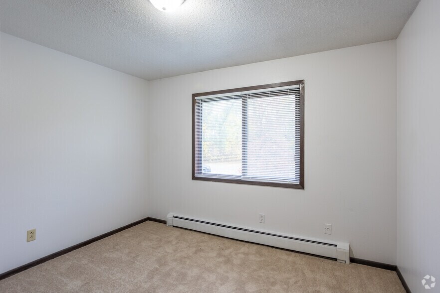 More Photos Of 25-85 Aossey Ln SW, Cedar Rapids Apartments For Sale