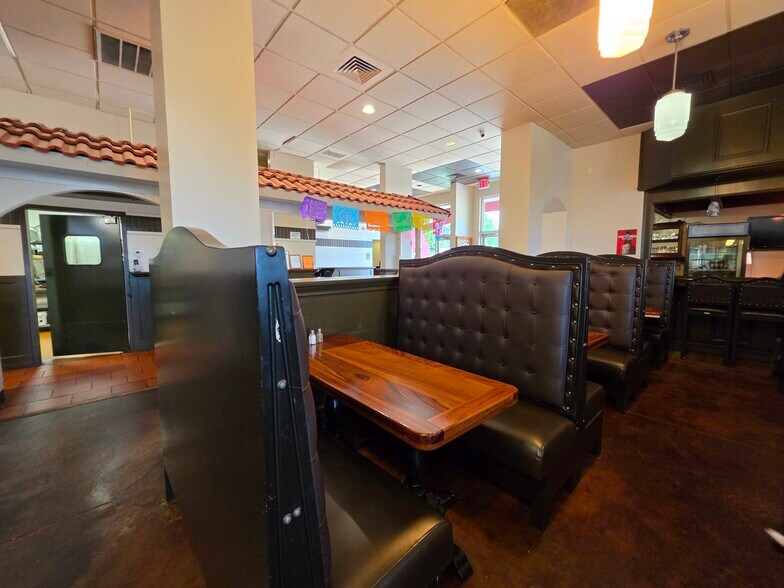 More Photos Of 2813 W Walnut St, Rogers Restaurant For Sale