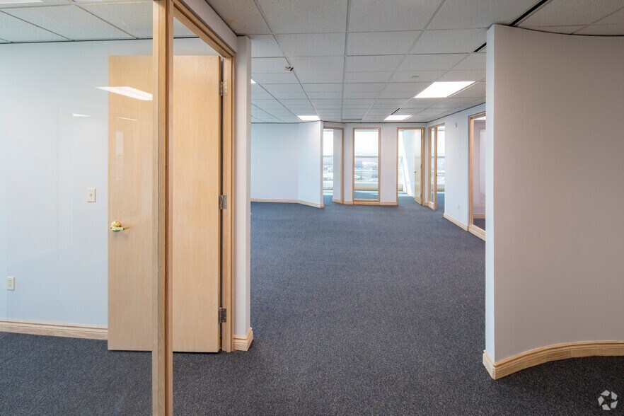 More Photos Of 5500 N Service Rd, Burlington Office For Lease