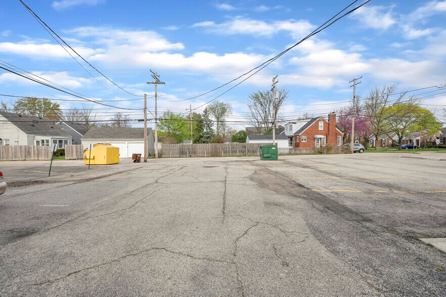 More Photos Of 20439 Mack Ave, Grosse Pointe Office For Lease