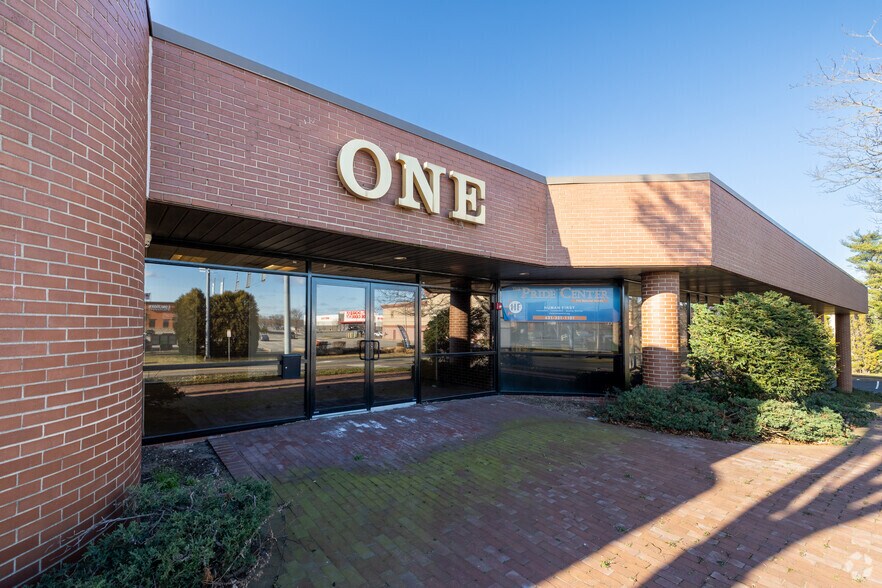 More Photos Of 1 Michael Ave, Farmingdale Office For Lease