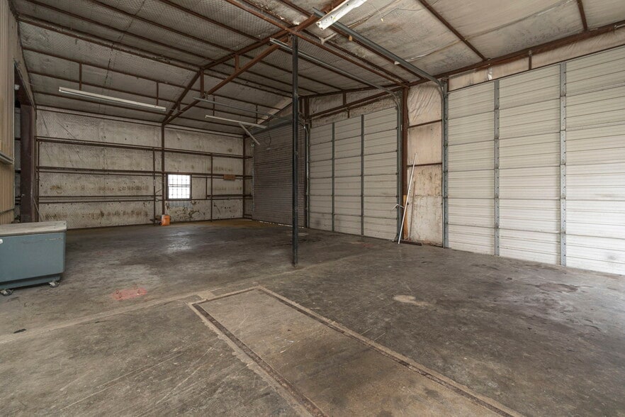 More Photos Of 108 West Gillum, Grandview Warehouse For Sale