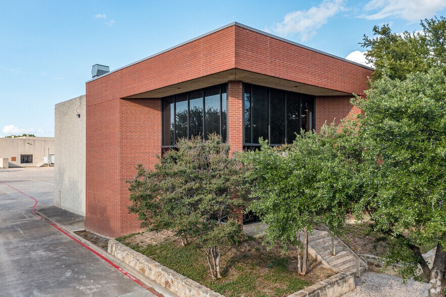 More Photos Of 3201 NE Loop 820, Fort Worth Office For Lease