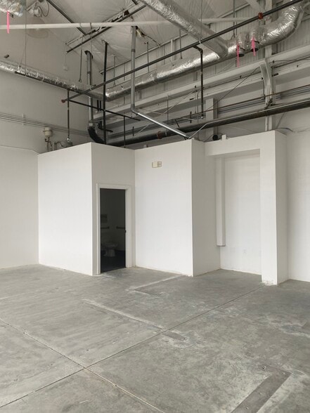 More Photos Of 2811-2839 NW Market St, Seattle Self Storage For Lease