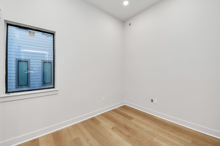 More Photos Of 220 Bella Katy Dr, Katy Office Residential For Lease