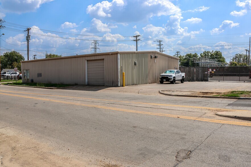 More Photos Of 104 Pioneer Dr E, Irving Light Distribution For Sale