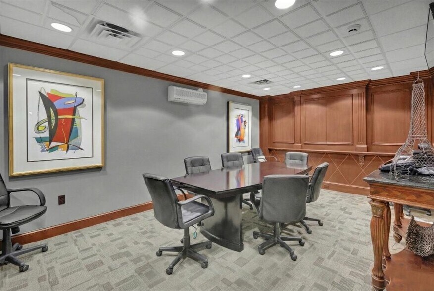 More Photos Of 426 Warren St, Reading Office For Sale