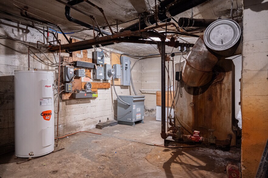 More Photos Of 6982-6984 Saint-Hubert Rue, Montréal Storefront Retail Residential For Sale