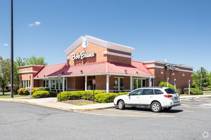 More Photos Of 14050 Thunderbolt Pl, Dulles Town Center Restaurant For Sale