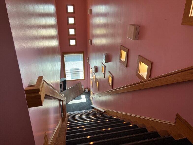 More Photos Of 881 E Dixie Dr, West Carrollton Light Distribution For Lease