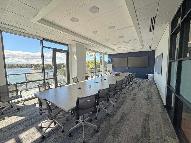 More Photos Of 145 Maplewood Ave, Portsmouth Office For Lease