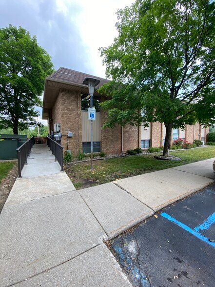 More Photos Of 2290 E Hill Rd, Grand Blanc Medical For Lease