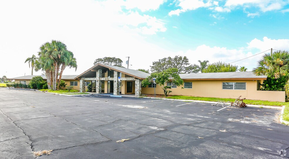2500 Port Malabar Blvd NE, Palm Bay, FL 32905 Freestanding For Sale