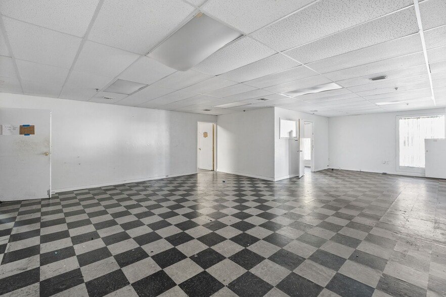 More Photos Of 2120 Collier Ave, Fort Myers Unknown For Lease