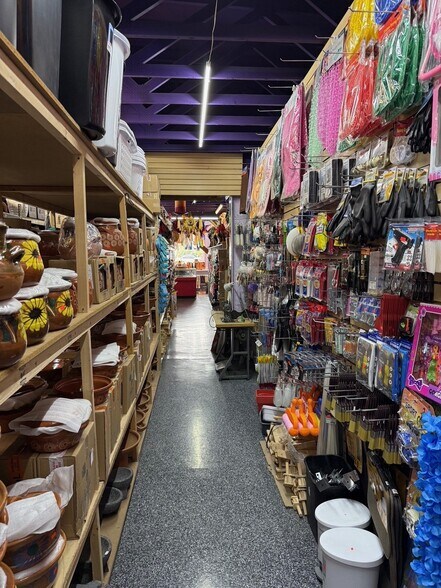 More Photos Of 905-907 E Alisal St, Salinas Storefront For Lease