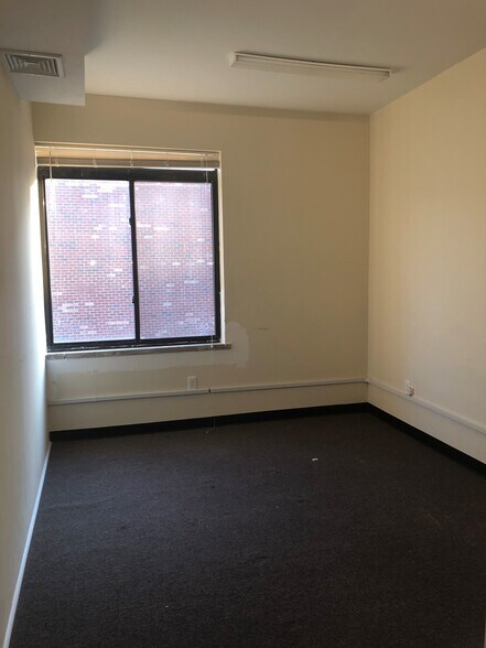 More Photos Of 161-06-161-08 46th Ave, Flushing Storefront Retail Office For Lease