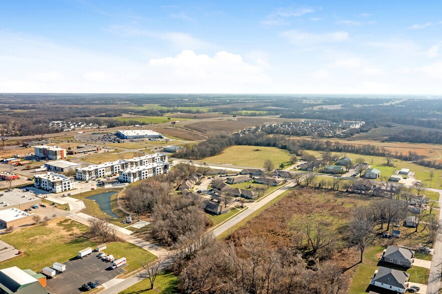 More Photos Of 408 SE 7th St, Oak Grove Apartments For Sale