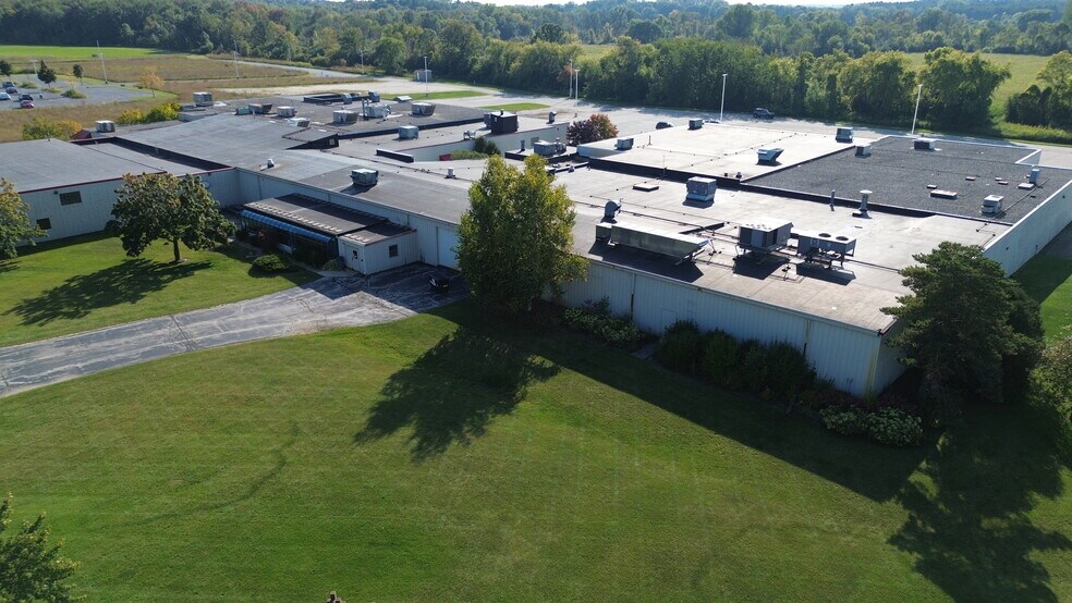 More Photos Of 3701 Decorah Rd, West Bend Warehouse For Lease