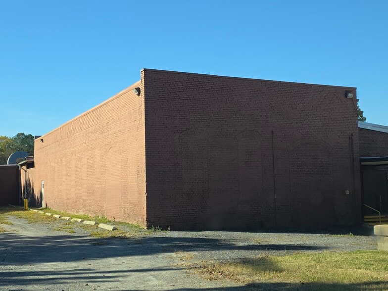 More Photos Of 600 S Railroad Ave, Kings Mountain Warehouse For Lease