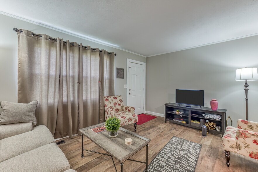 More Photos Of 1300 Holyoke St, Kingsport Apartments For Sale