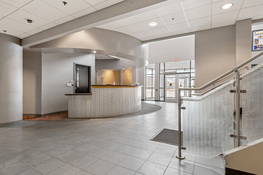 More Photos Of 920 Lafayette Rd, Seabrook Office For Lease