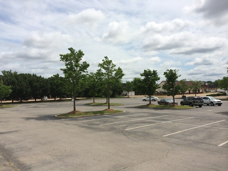 491499 S Gloster St, Tupelo, MS 38801 Retail For Lease