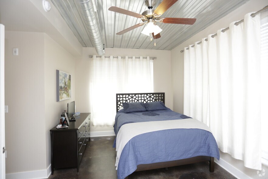 More Photos Of 901 New Hampshire St, Lawrence Apartments For Lease