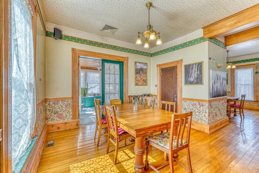 More Photos Of 512 Royal Gorge Blvd, Canon City Restaurant For Sale