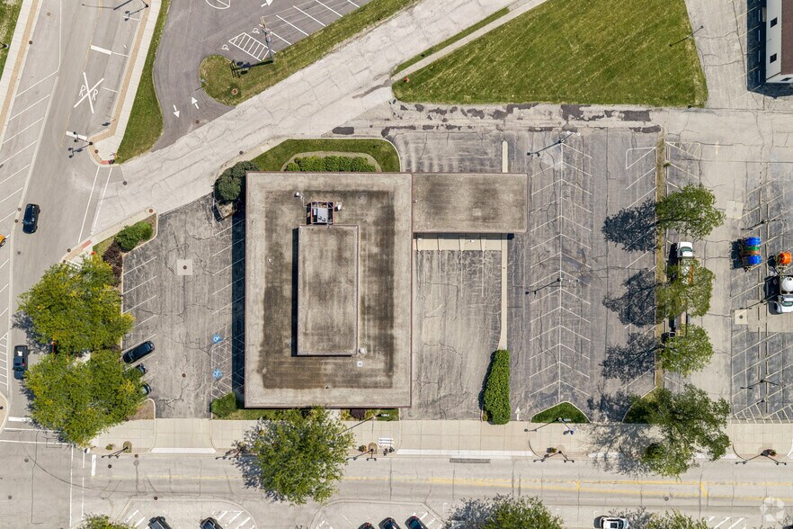 More Photos Of 469 N Seymour Ave, Mundelein Bank For Sale