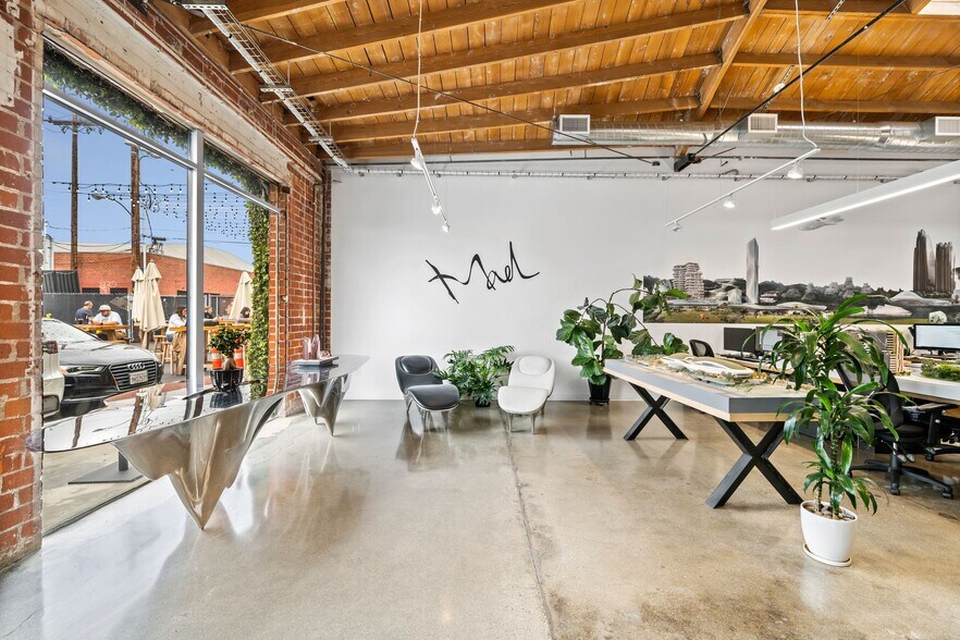More Photos Of 2014-2058 Broadway, Santa Monica Loft Creative Space For Lease