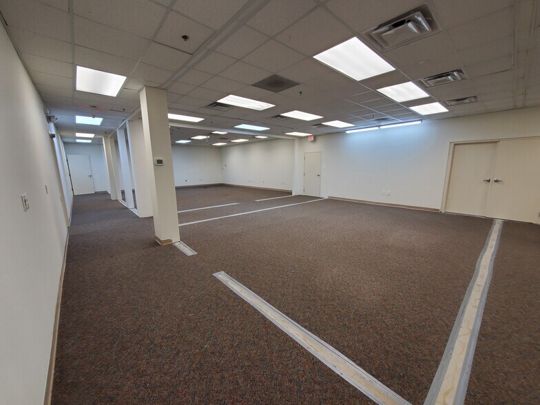 More Photos Of 3619 Richmond Hwy, Stafford Light Distribution For Sale