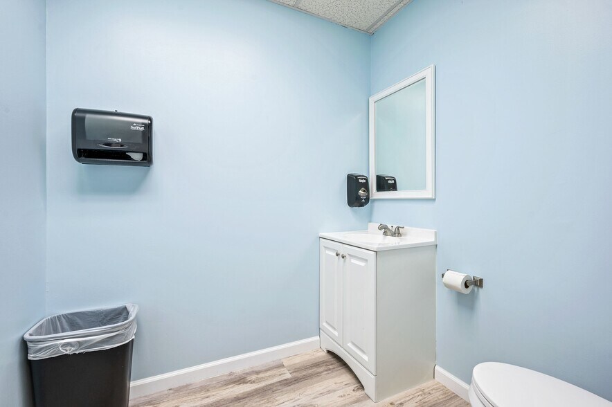 More Photos Of 921 Saw Mill Run Blvd, Pittsburgh Light Distribution For Sale