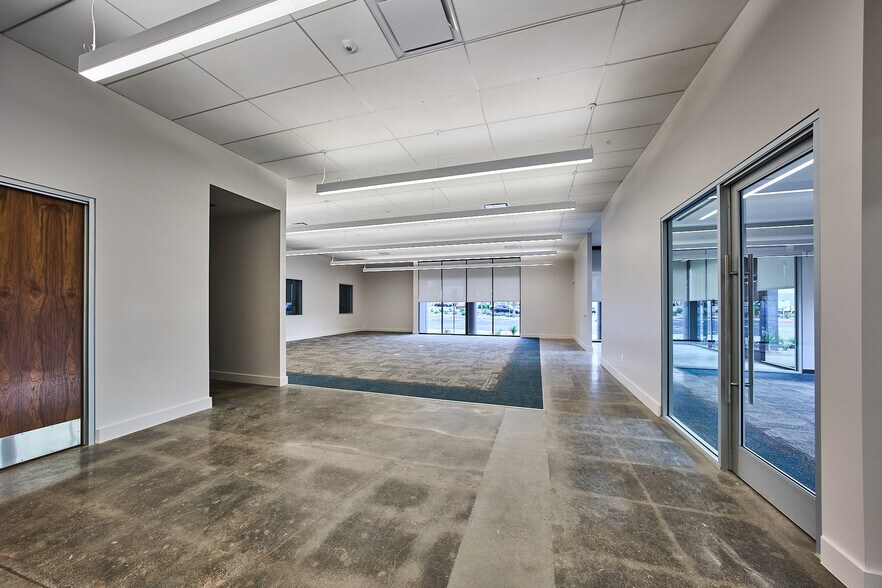 More Photos Of 1175 Aviation Pl, San Fernando Manufacturing For Lease