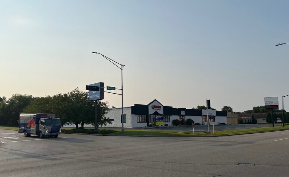 More Photos Of 920 N Westhill Blvd, Appleton Freestanding For Lease