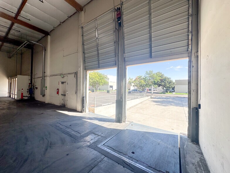 More Photos Of 600 Dunn Cir, Sparks Warehouse For Lease