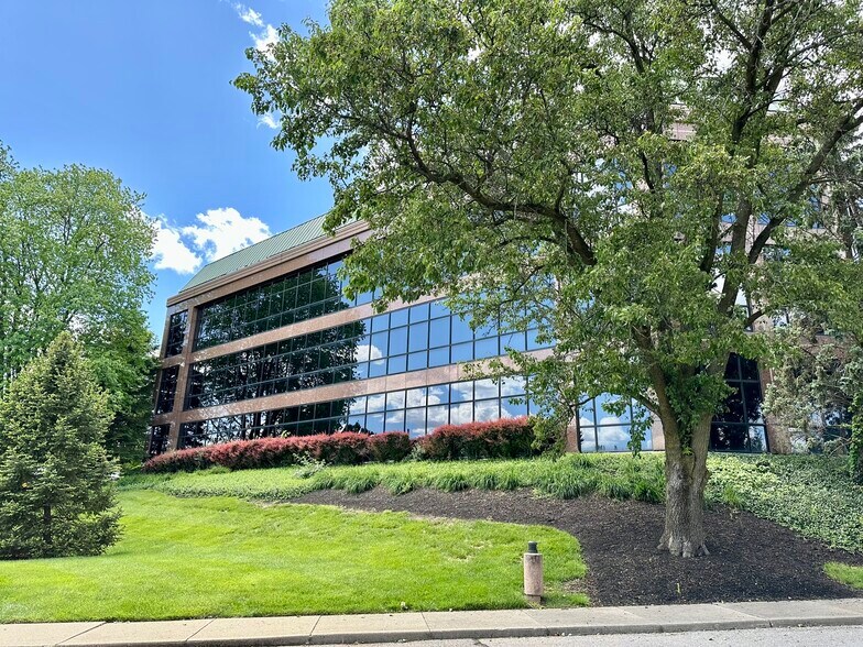 More Photos Of 30 Merchant St, Springdale Office For Sale