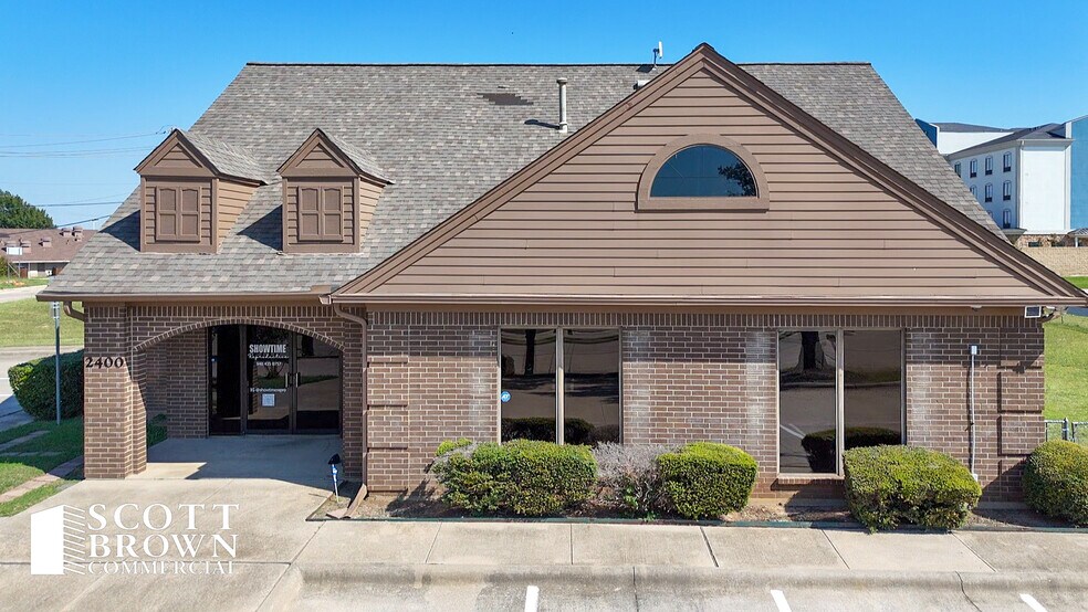 More Photos Of 2400 Worthington St, Denton Medical For Lease