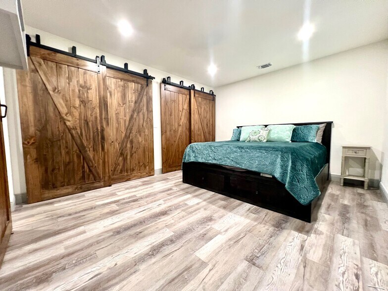 More Photos Of 104 E Main St, Johnson City Loft Creative Space For Lease