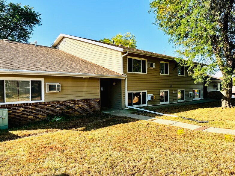 More Photos Of 1015-1021 Walnut St, Yankton Apartments For Sale