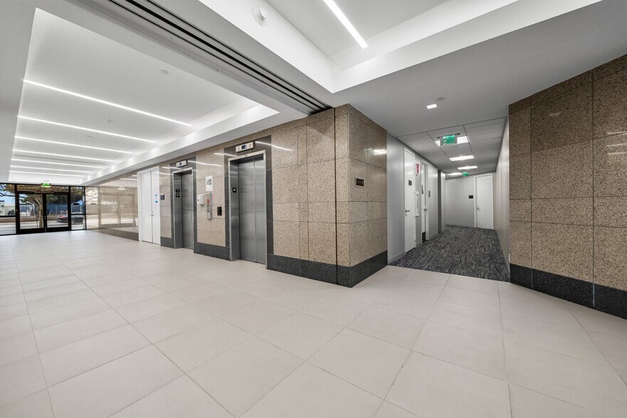 More Photos Of 6345 Balboa Blvd, Encino Unknown For Lease