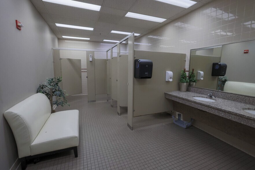 More Photos Of 9220 Bass Lake Rd, New Hope Medical For Lease