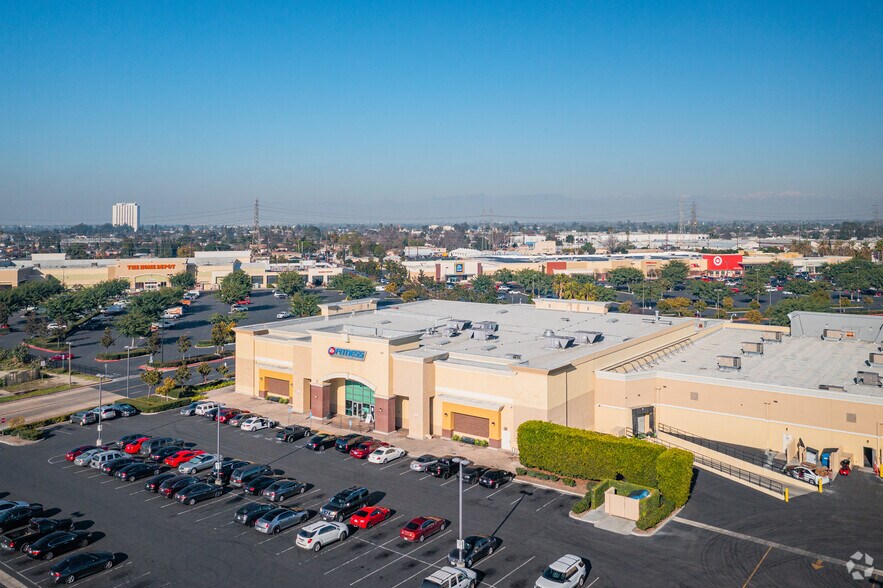 More Photos Of 200-208 Towne Center Dr, Compton Storefront For Lease
