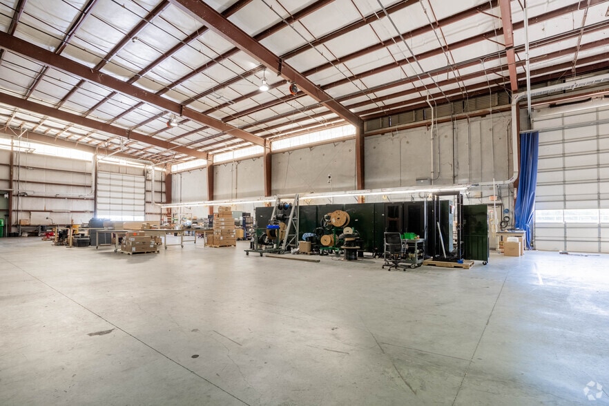More Photos Of 4400 S Sam Houston Pky E, Houston Warehouse For Lease