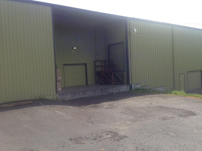 More Photos Of 29879 OR-34, Albany Showroom For Lease