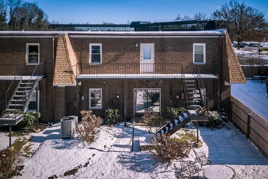 More Photos Of 10351-10361 Linn Station Rd, Louisville Office For Sale
