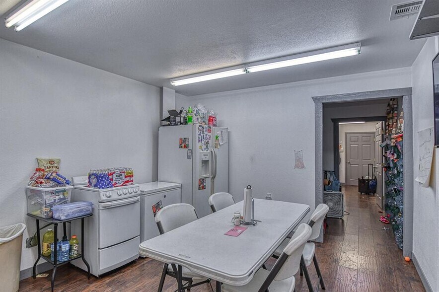 More Photos Of 102 E Central Blvd, Anadarko General Retail For Sale