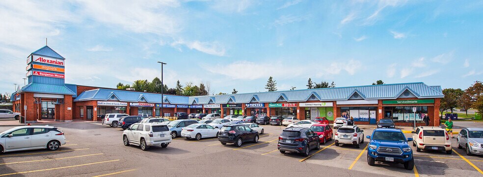 Primary Photo Of 17480 Yonge St, Newmarket General Retail For Lease